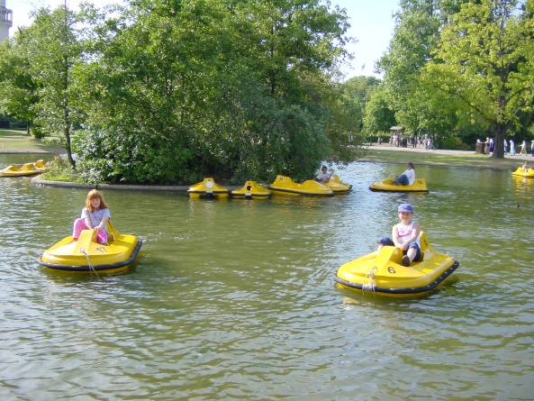 Shirel and Lana on the lake